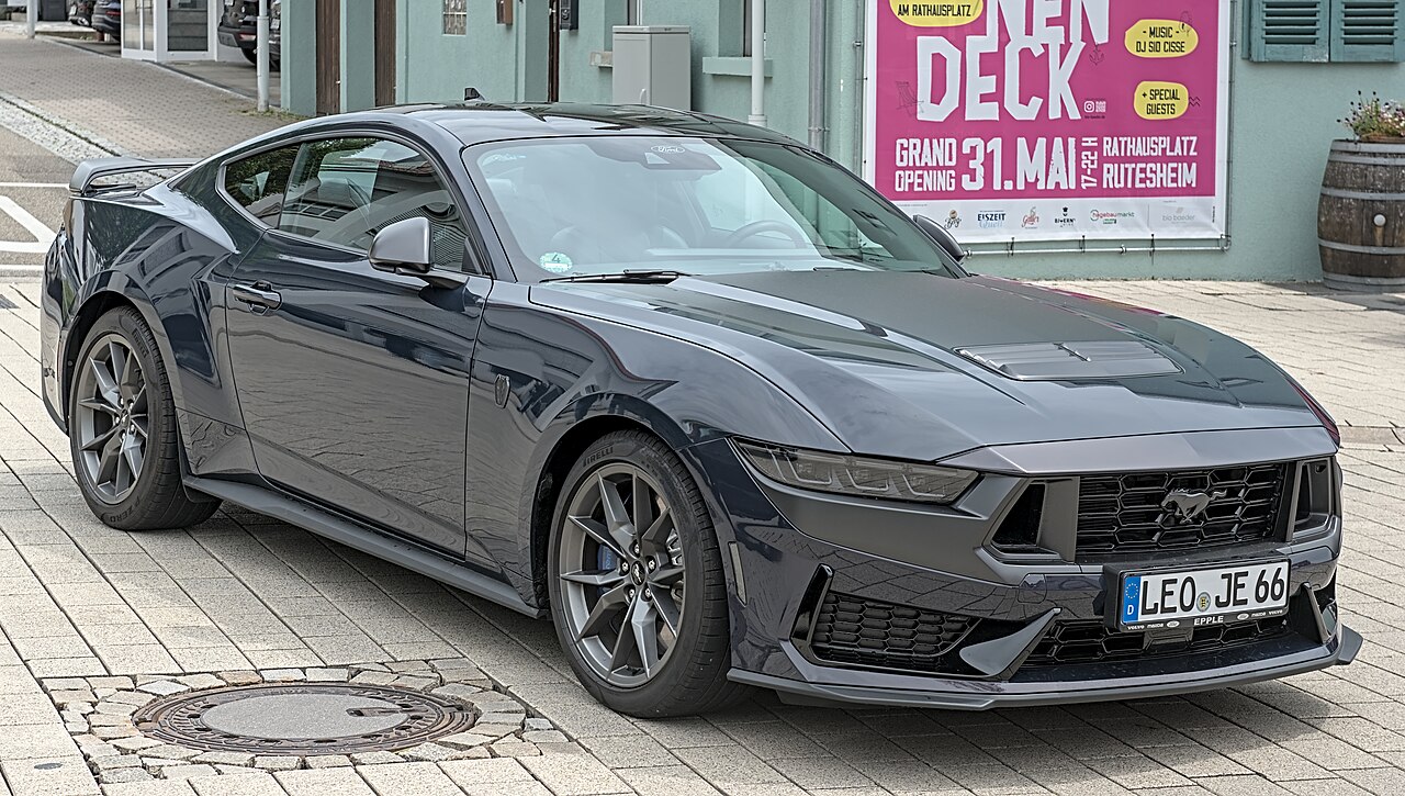 Спорткупе Ford Mustang Dark Horse