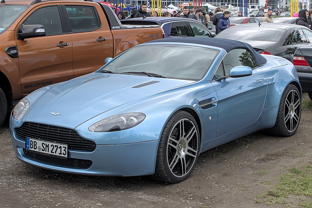 Спорткар Aston Martin Vantage