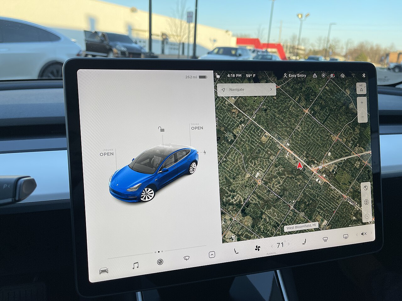 Мультимедийная система Tesla с голосовым ассистентом Grok