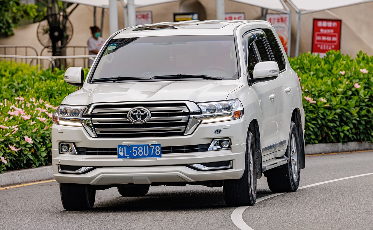 Надёжный внедорожник Toyota Land Cruiser