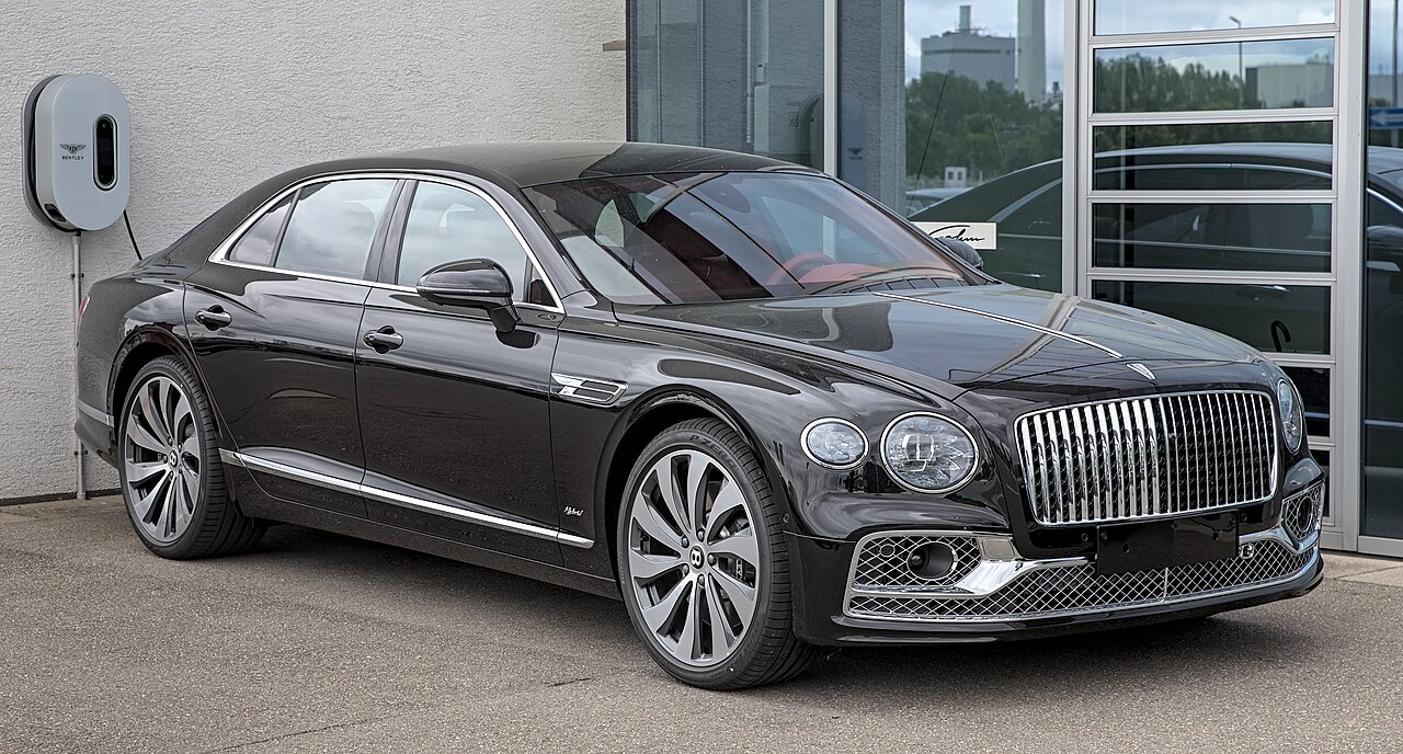 Салон премиум-класса Bentley Flying Spur