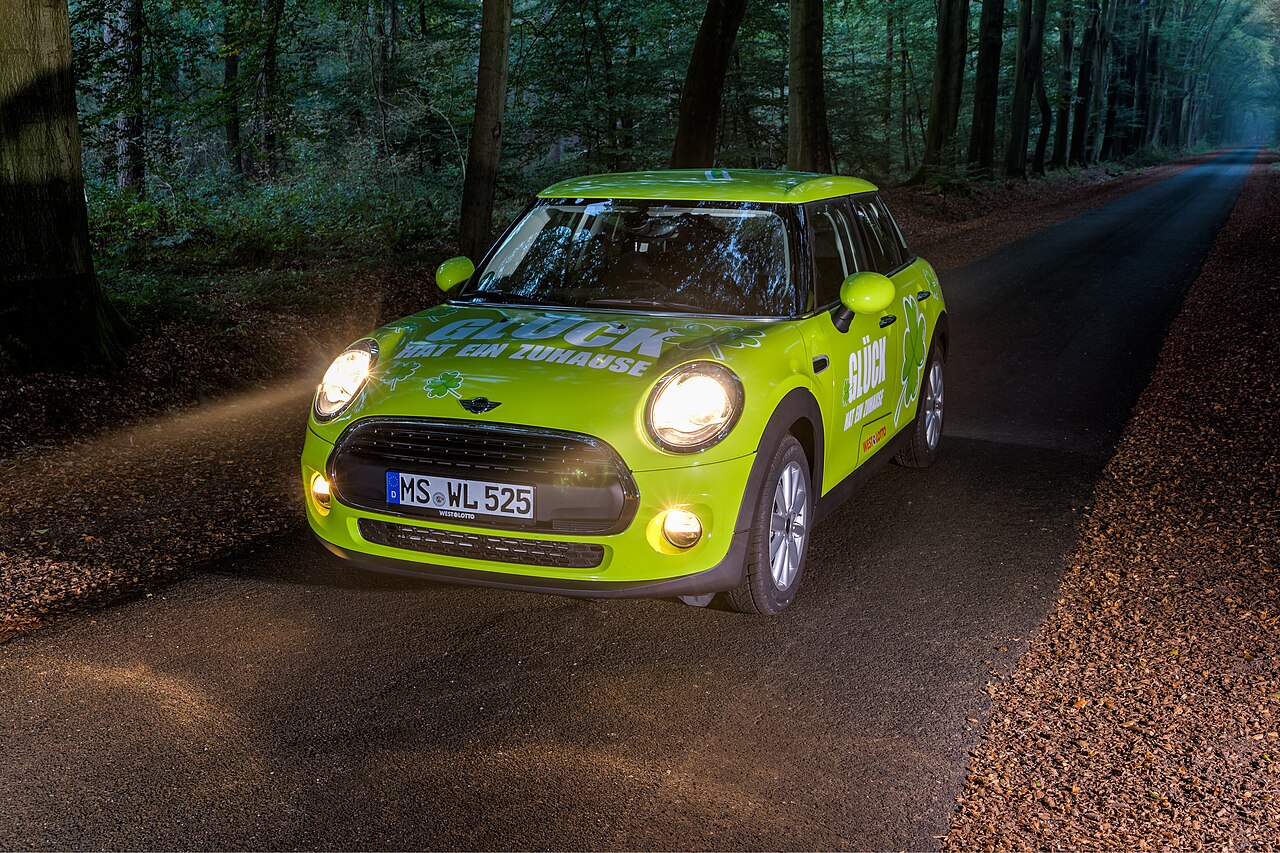 Mini отправляет земляка с палаткой на крыше на ралли Rebelle
