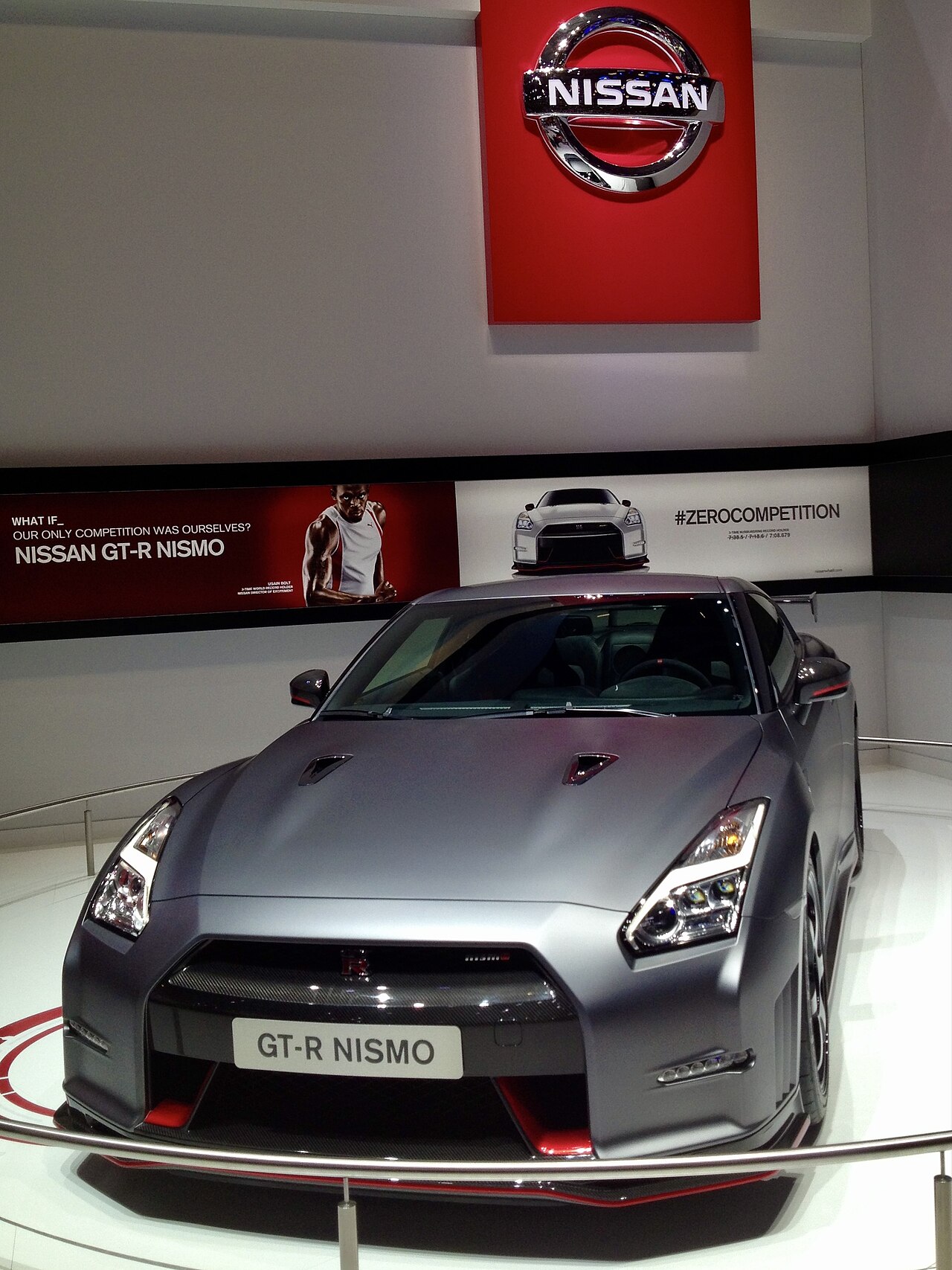 Суперкар Nissan GT-R Nismo на международной выставке