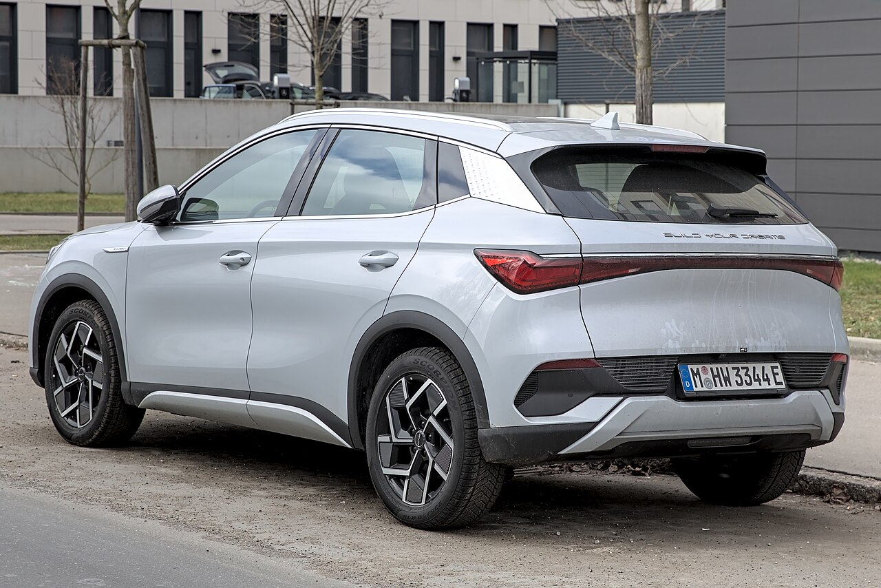 BYD Atto 8 дебютирует с девятиминутной быстрой зарядкой