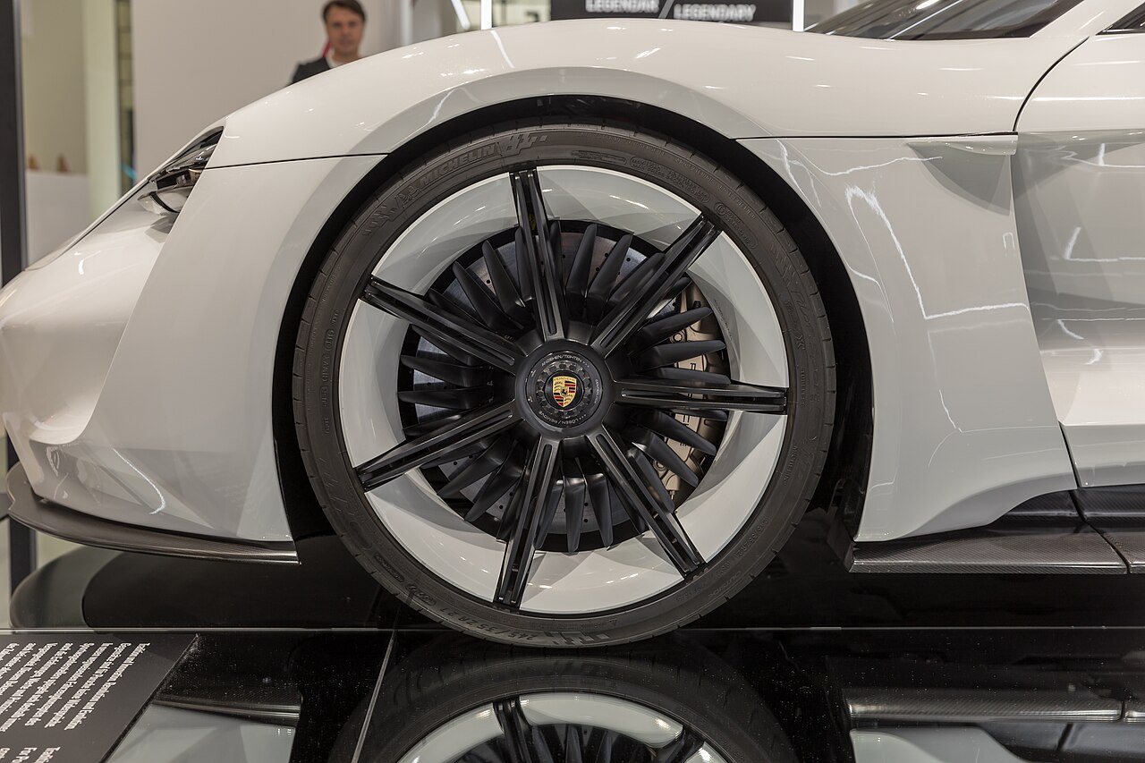 Послушайте загадочный двигатель Porsche Mission S Rev: видео