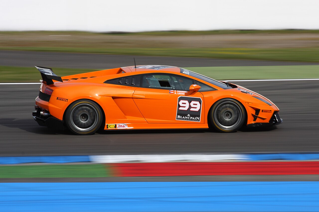 Полиция Дубая пополнила свой автопарк Lamborghini мощностью 907 ​​л.с.