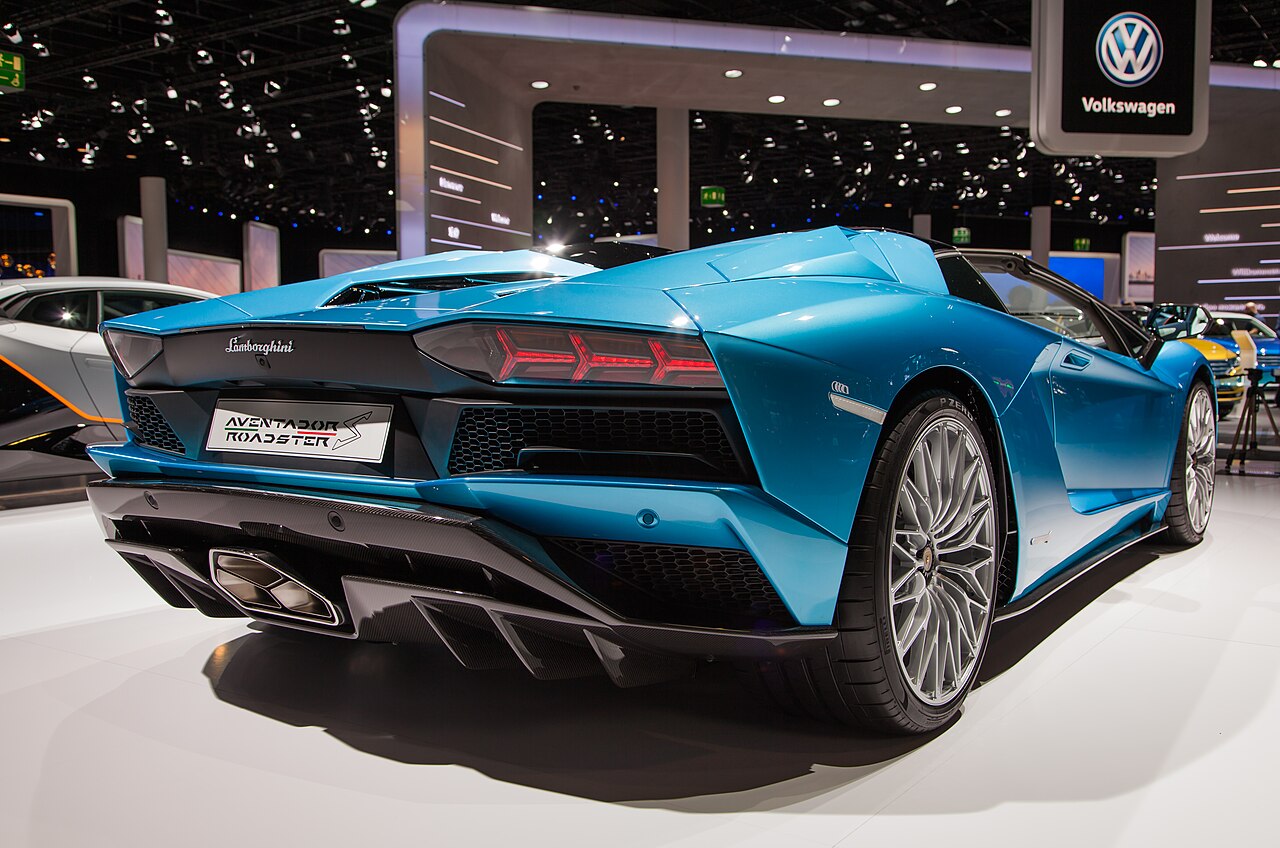 Lamborghini Temerario Tricolore зажёг краску на галечном пляже